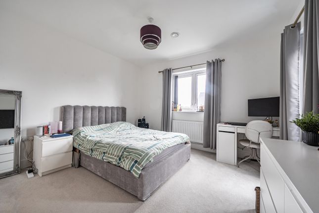 Sixteen, Pinewood Way, Chichester photo 4