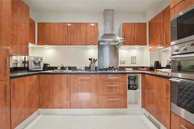 23, Tekram Close, Kent photo 2