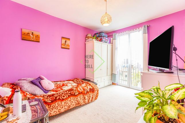 Terraced house for sale in Solway Road, Wood Green