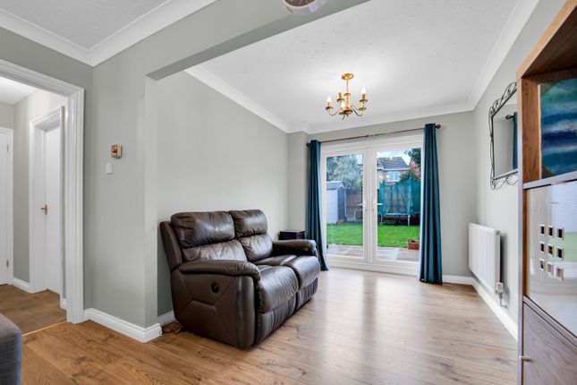 12 Mitchell Close, St. Mellons, South Glamorgan photo 4