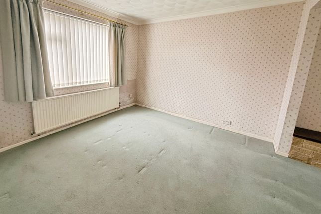 13, Winston Drive, Yeovil photo 3