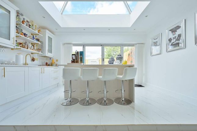 47 Langmead Drive, Bushey Heath, Bushey photo 3