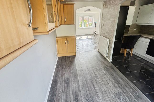 31, SWANSEA photo 3