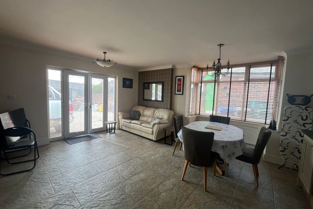 126, DONCASTER photo 5