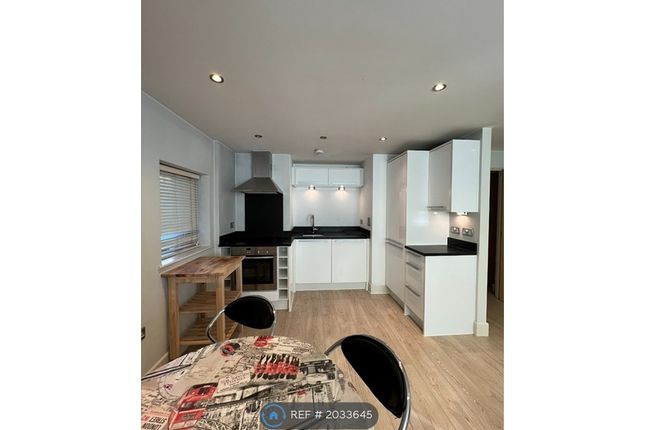 Thumbnail Flat to rent in Wellesley Court, London