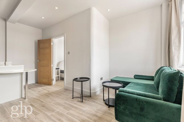 Flat to rent in 69 Kings Road, London, Greater London