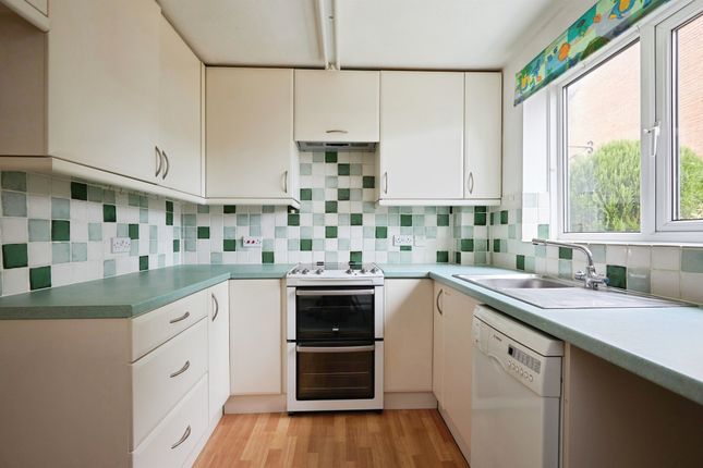 32, Badgers Way, Sturminster Newton photo 3