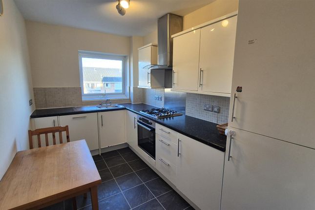 59, Aplin Way, Isleworth photo 2