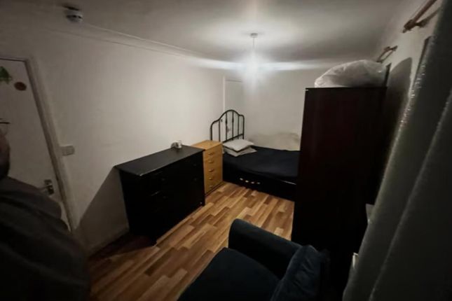 Flat to rent in Broomcroft Avenue, Yeading, Hayes