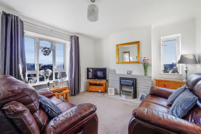 Flat for sale in Hildenley Close, Merstham, Redhill