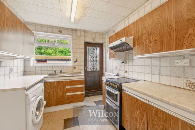 44 Roscow Avenue, Bolton photo 4