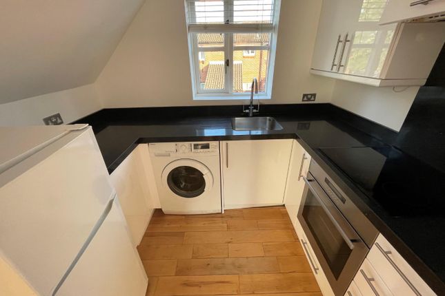 9 The Pines, Anthony Road, Borehamwood photo 3