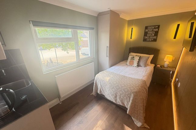 Room To Rent Allendale Avenue
