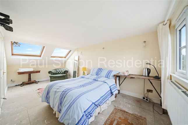 End terrace house for sale in Lothair Road South, London