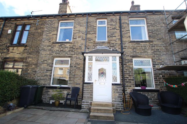 2 bed terraced house to rent in Station Road, Clayton, Bradford BD14