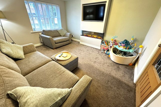 15 Welland Grove, Willenhall photo 3