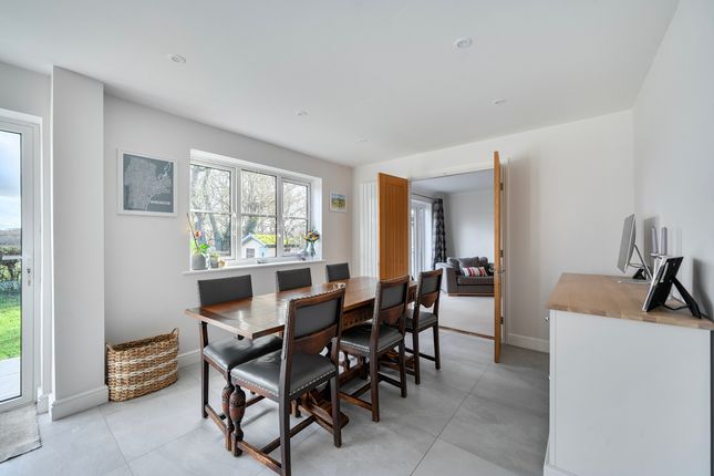 25, Greenacres Drive, Winchester photo 4