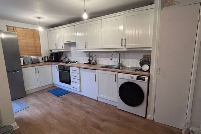 42, Clayburn Circle, Basildon, SS14 photo 2