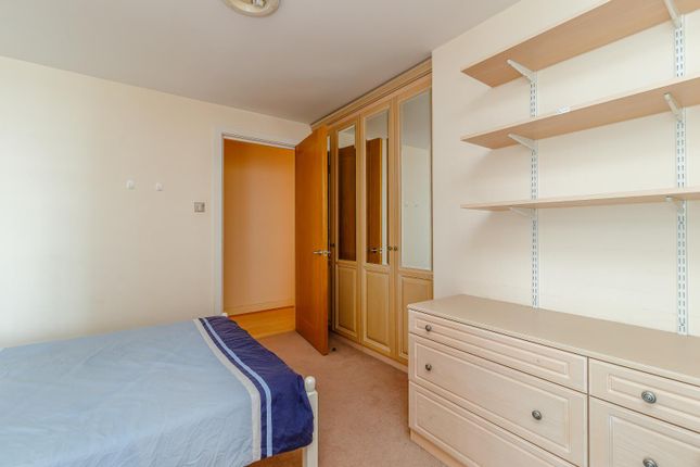 Flat for sale in Barrier Point Road, London