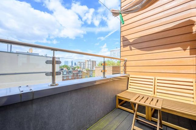 Flat 32, Damien Court, Damien Street, London photo 3