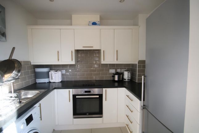 207, Wooldridge Close, Feltham photo 3