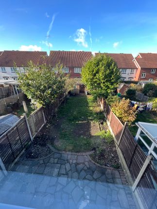 21, Donald Drive, Romford photo 4
