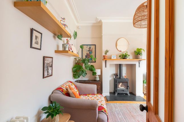 2C9Ren - Living Room D.Jpg