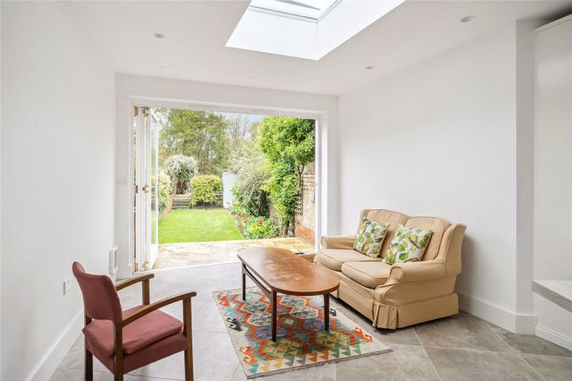 Detached house to rent in Church Street, Isleworth