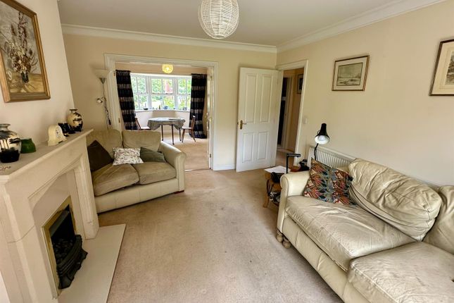 22, Woodfield Gardens, Hereford photo 3