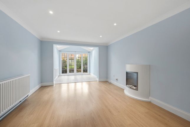 3, Mayfield Close, Walton-on-Thames photo 2