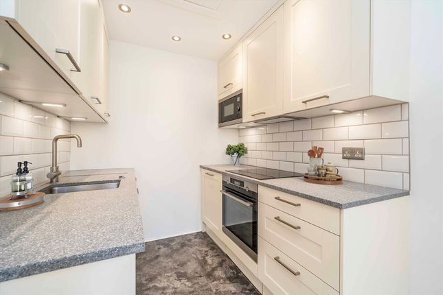 Flat 2, 66, Sinclair Road, London photo 3