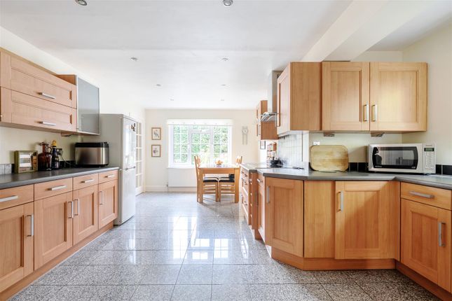 Maple House, High Street, Great Cheverell photo 4