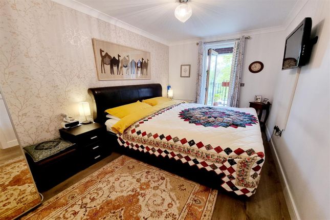 Flat for sale in Olivia Court, Ebony Crescent, Cockfosters