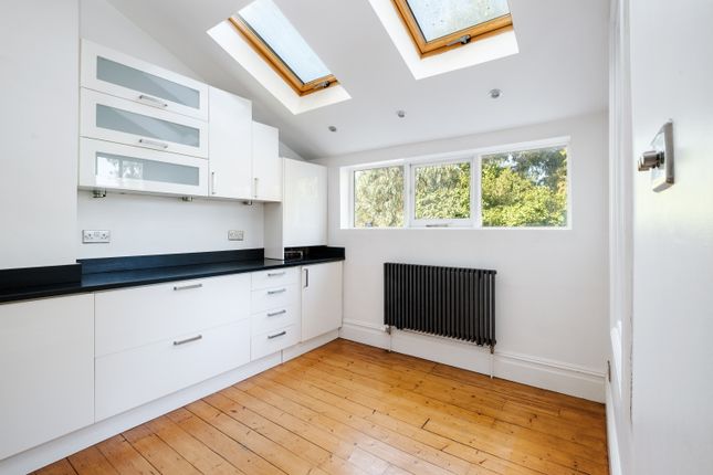 24, Coldfall Avenue, London photo 4