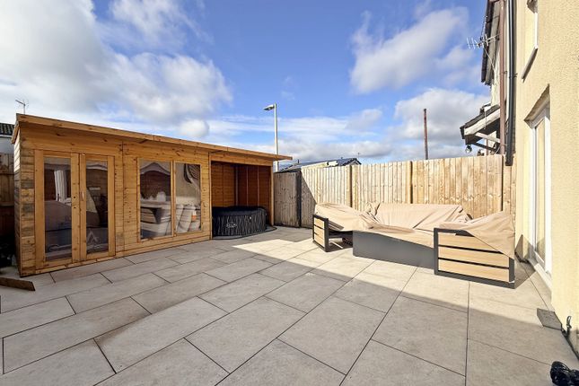43, Park View, Pontyclun photo 2