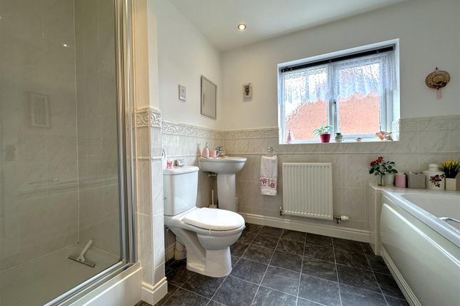 Four-Piece Family Bathroom 582
