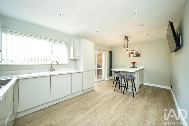 29, Fellows Avenue, Kingswinford photo 4