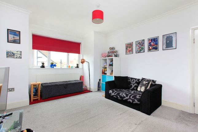 Flat for sale in Burntwood Lane, Wandsworth, London