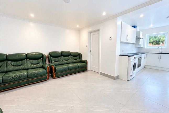 4A, Rostrevor Gardens, Hayes photo 2