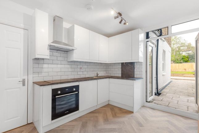 Flat to rent in St. Mary's Road, London