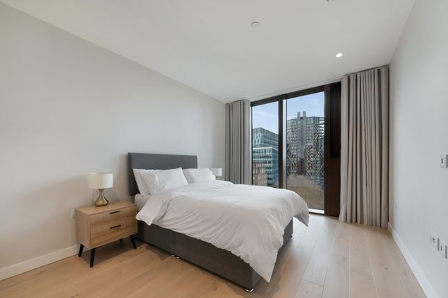 Flat to rent in Western Building, Triptych Place, London