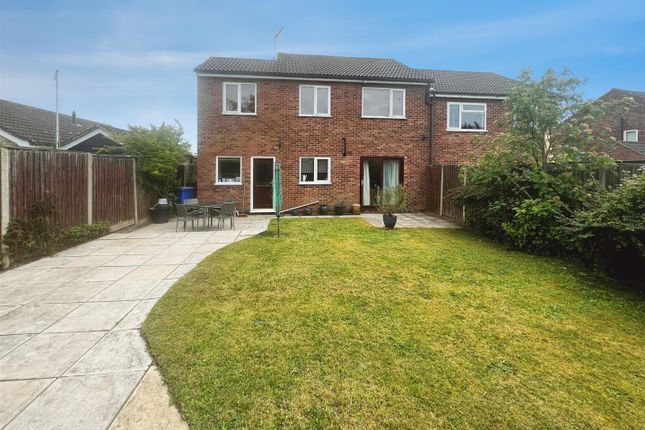 8, The Brindles, Lowestoft photo 2