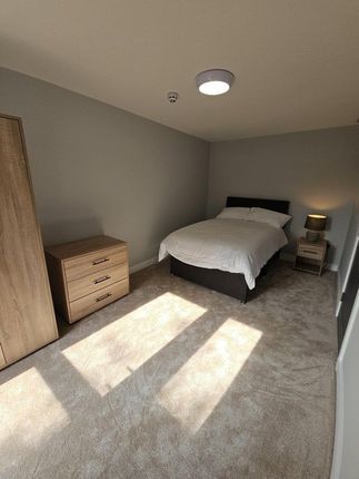 Room 2, 67 Warner Crescent, Didcot photo 3