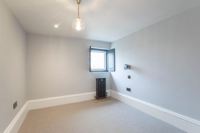 Flat to rent in St Annes, Pittville Circus Road, Cheltenham