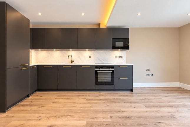 Flat Flat 2, 49c, Abbotswood Road, London photo 4