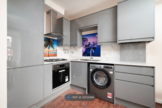 Flat, Aberdour Road, Ilford photo 3