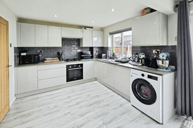 14, Willow Close, South Gloucestershire photo 3