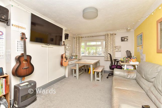 59, Duchess Of Kent Drive, Chatham photo 3