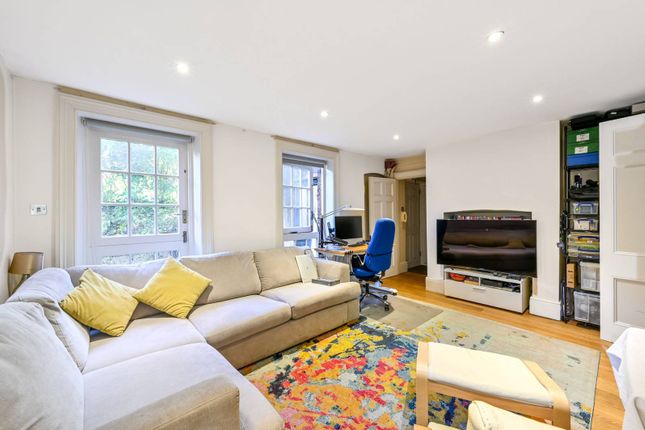 Flat for sale in Canonbury Square, Islington, London