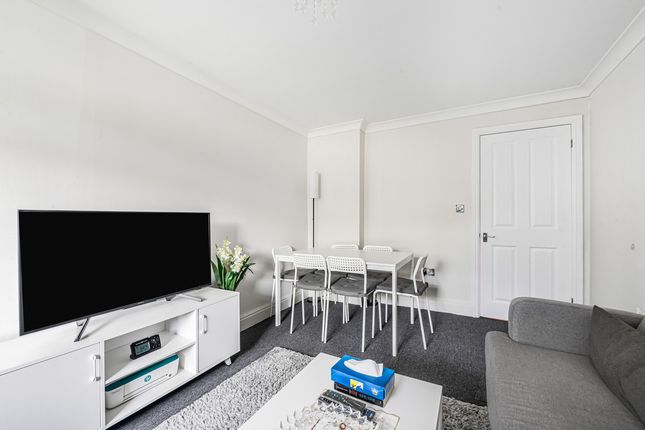 Flat Flat 23, Grosslea, 90 Bishopsford Road, Morden photo 3